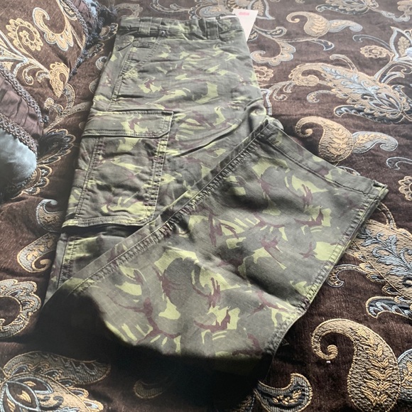 Levi's 502 Tapered Hybrid Cargo Pants Camouflage